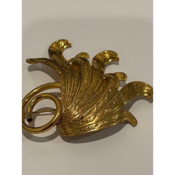 Vintage Brooch Gold Tone Etched Huge - Picture 1 of 4